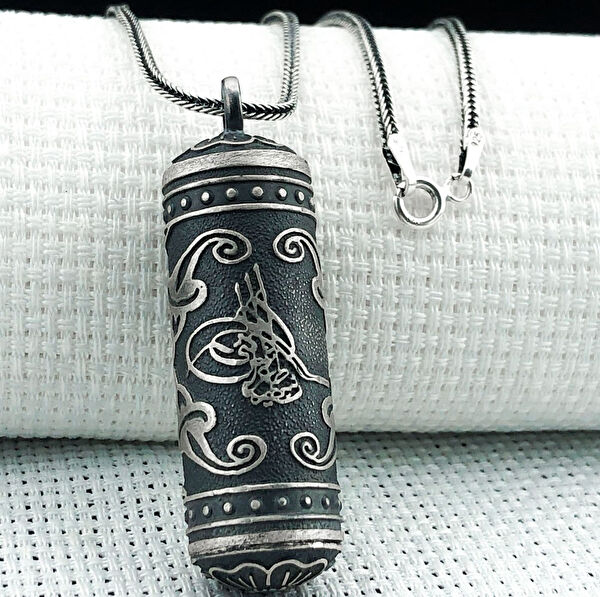 Takıhan Kolye, Zincir, Künye