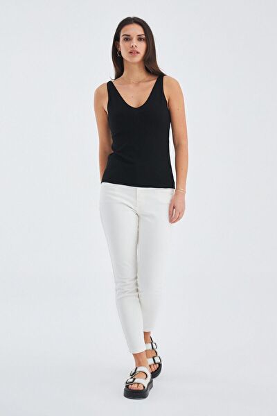 Peraluna Kadın Atlet, Body