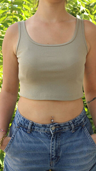 Afri Kadın Atlet, Body