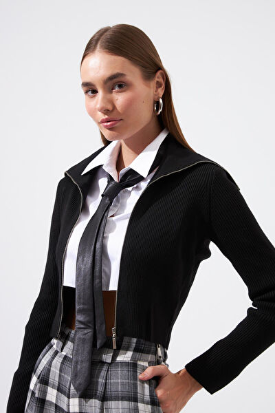 Nok İstanbul Kadın Triko, Kazak