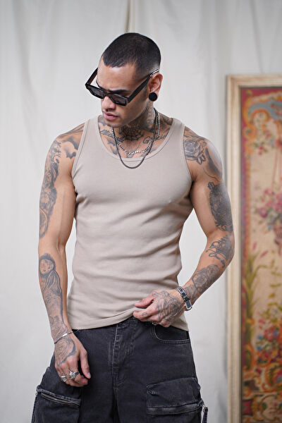 King Brich Erkek Atlet, Fanila