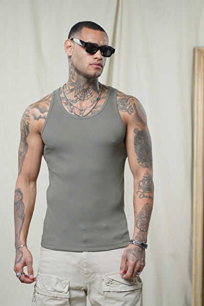 King Brich Erkek Atlet, Fanila