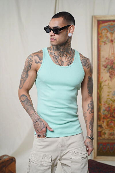 King Brich Erkek Atlet, Fanila