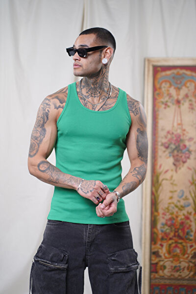 King Brich Erkek Atlet, Fanila