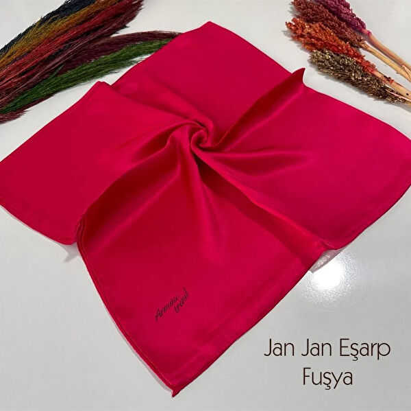 Armine Şal, Eşarp ve Aksesuarı