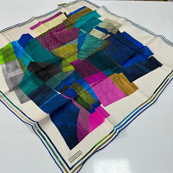 Armine Şal, Eşarp ve Aksesuarı