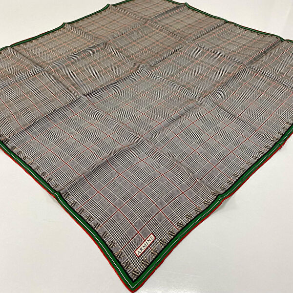 Armine Şal, Eşarp ve Aksesuarı