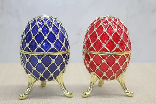 Epilons Takı Kutusu, Standı