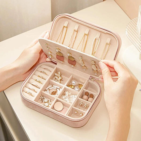 Gaman Takı Kutusu, Standı