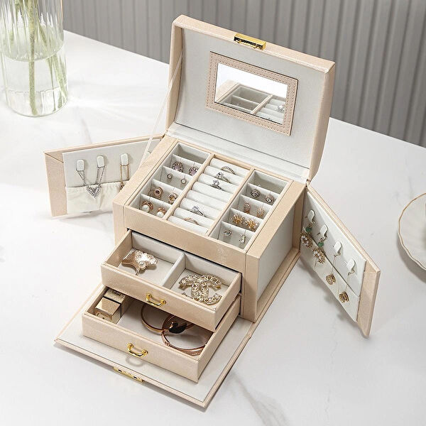 Gaman Takı Kutusu, Standı