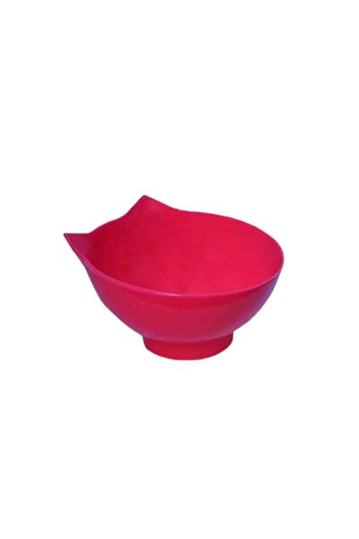 Tineke Kedi Mama ve Su Kapları