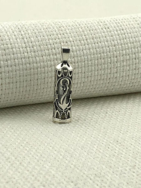 Takıhan Kolye, Zincir, Künye