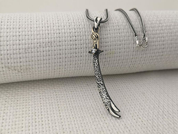 Takıhan Kolye, Zincir, Künye