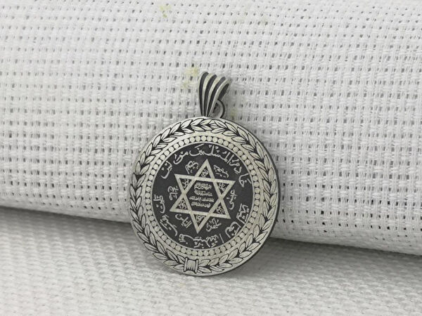 Takıhan Kolye, Zincir, Künye