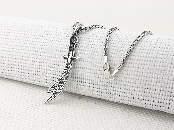 Takıhan Kolye, Zincir, Künye