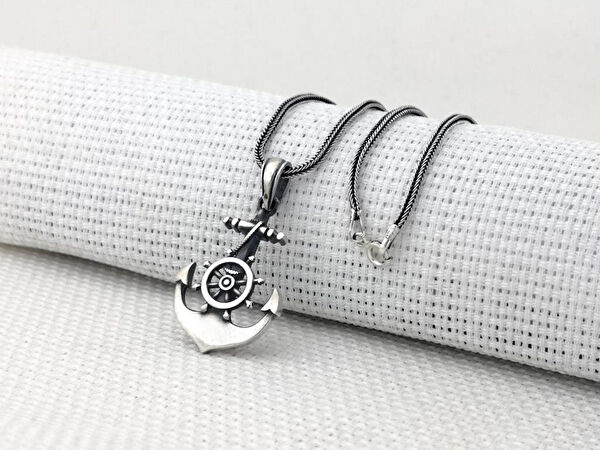 Takıhan Kolye, Zincir, Künye