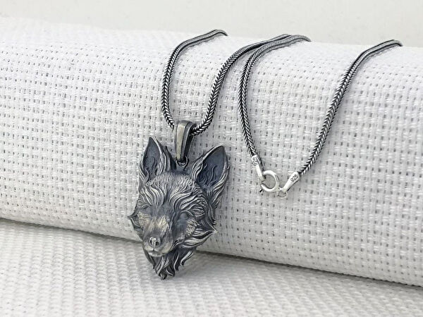 Takıhan Kolye, Zincir, Künye