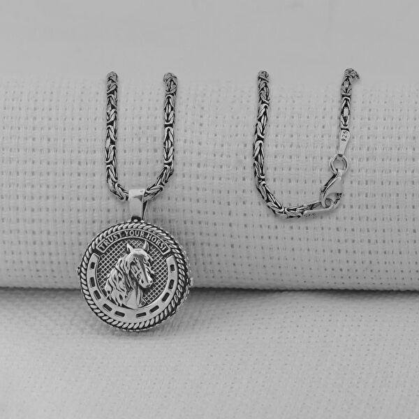 Takıhan Kolye, Zincir, Künye