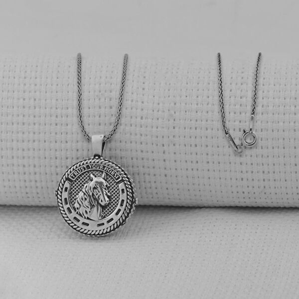 Takıhan Kolye, Zincir, Künye