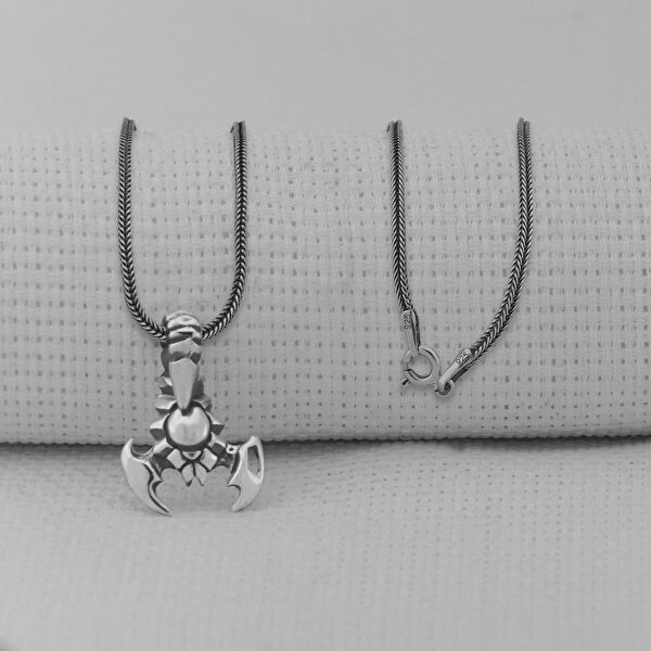 Takıhan Kolye, Zincir, Künye